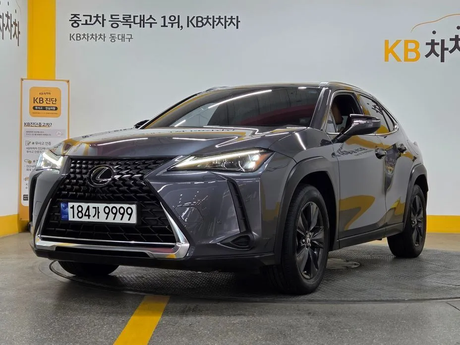 Lexus UX — фото 1