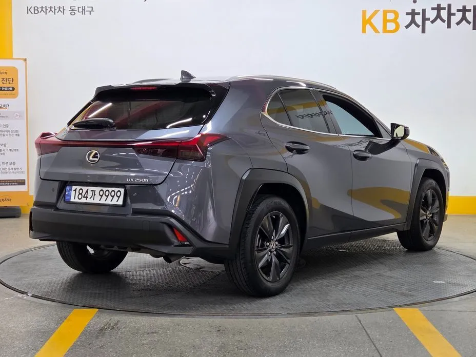 Lexus UX — фото 4