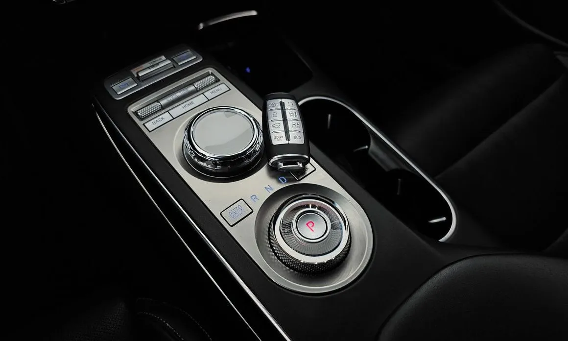 Genesis GV70 — фото 2