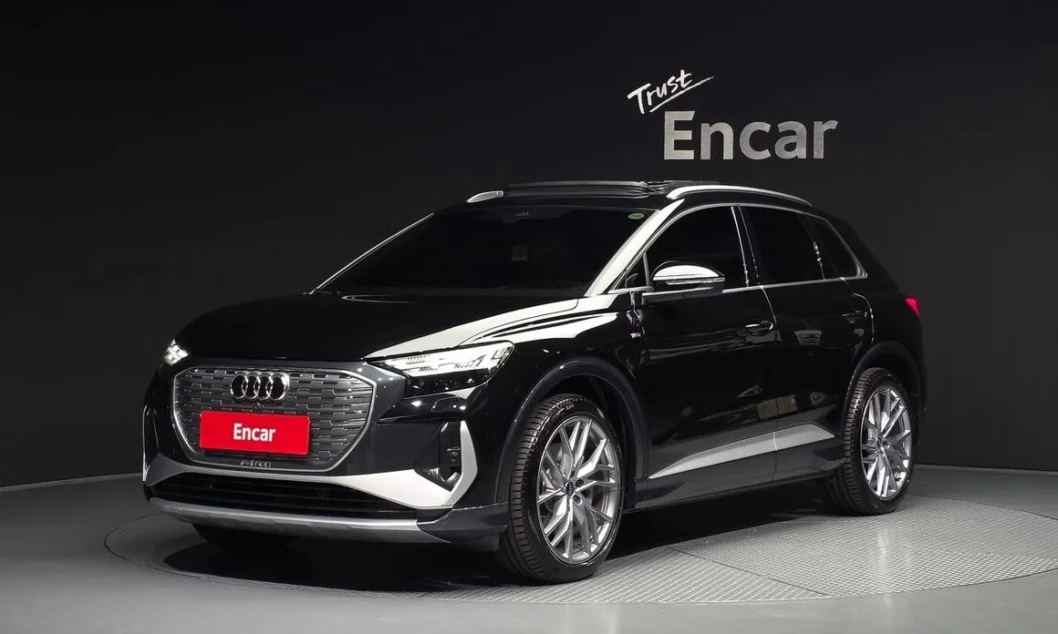 Audi Q4 e-tron — фото 1