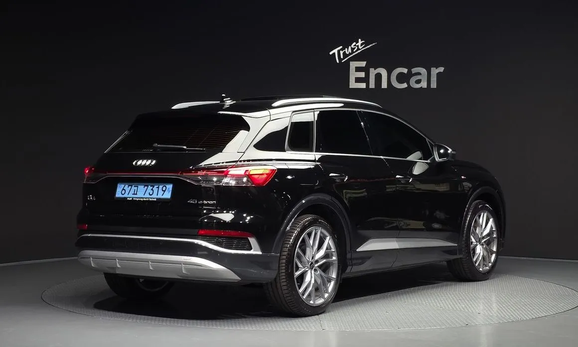 Audi Q4 e-tron — фото 3