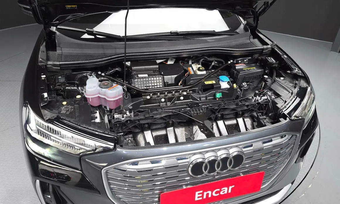 Audi Q4 e-tron — фото 10