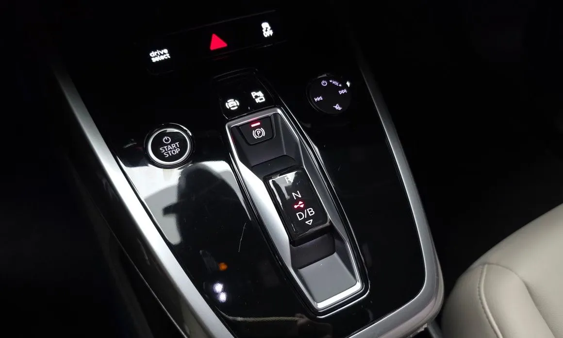 Audi Q4 e-tron — фото 2