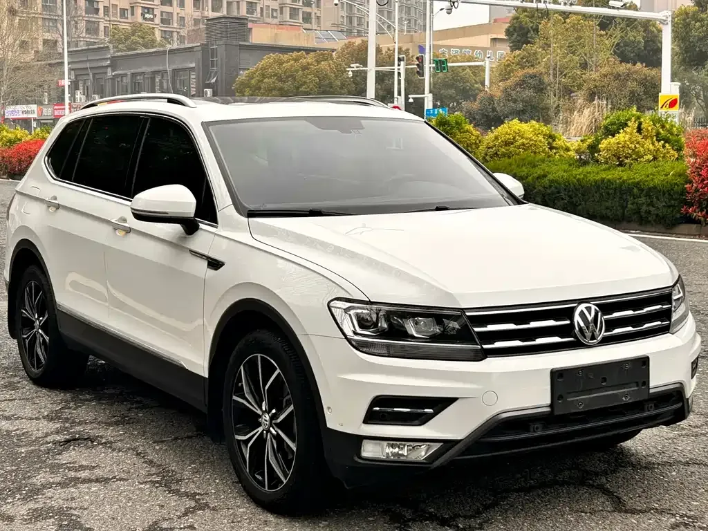 Volkswagen Tiguan L — фото 5