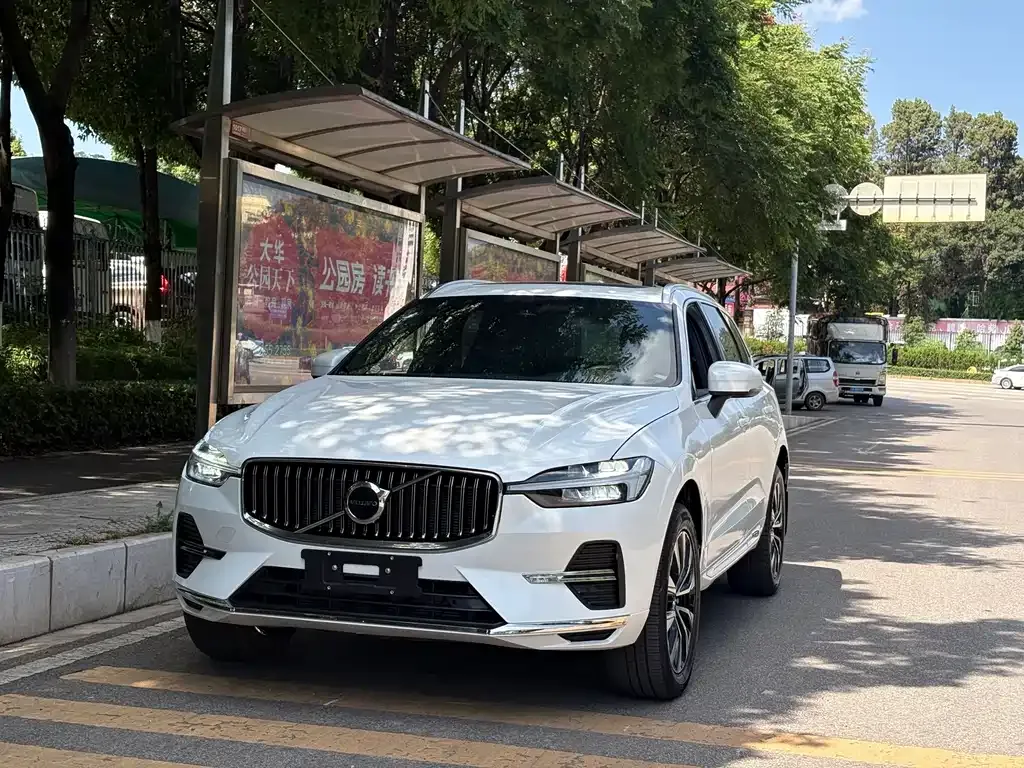 Volvo XC60 — фото 1