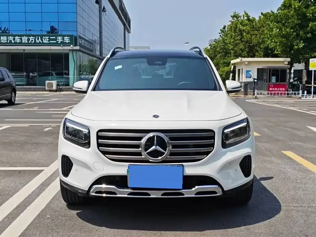 Mercedes-Benz GLB — фото 1