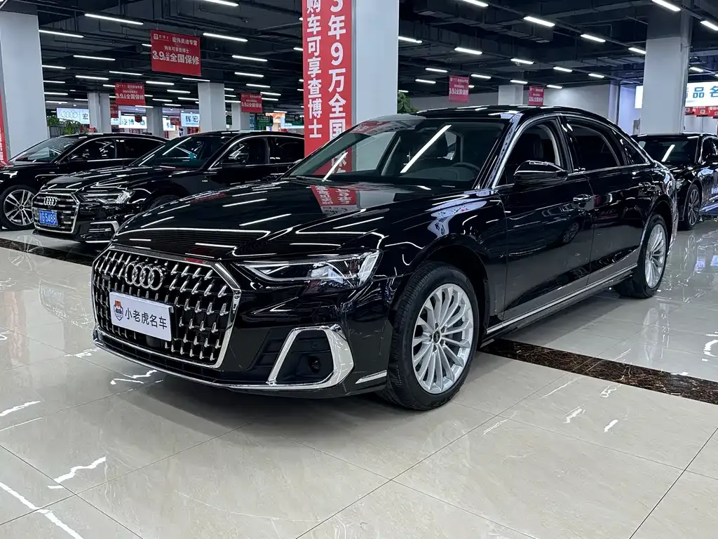 Audi A8 — фото 1