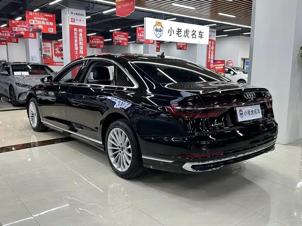 Audi A8 — фото 10
