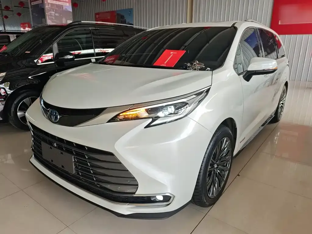Toyota Sienna — фото 10