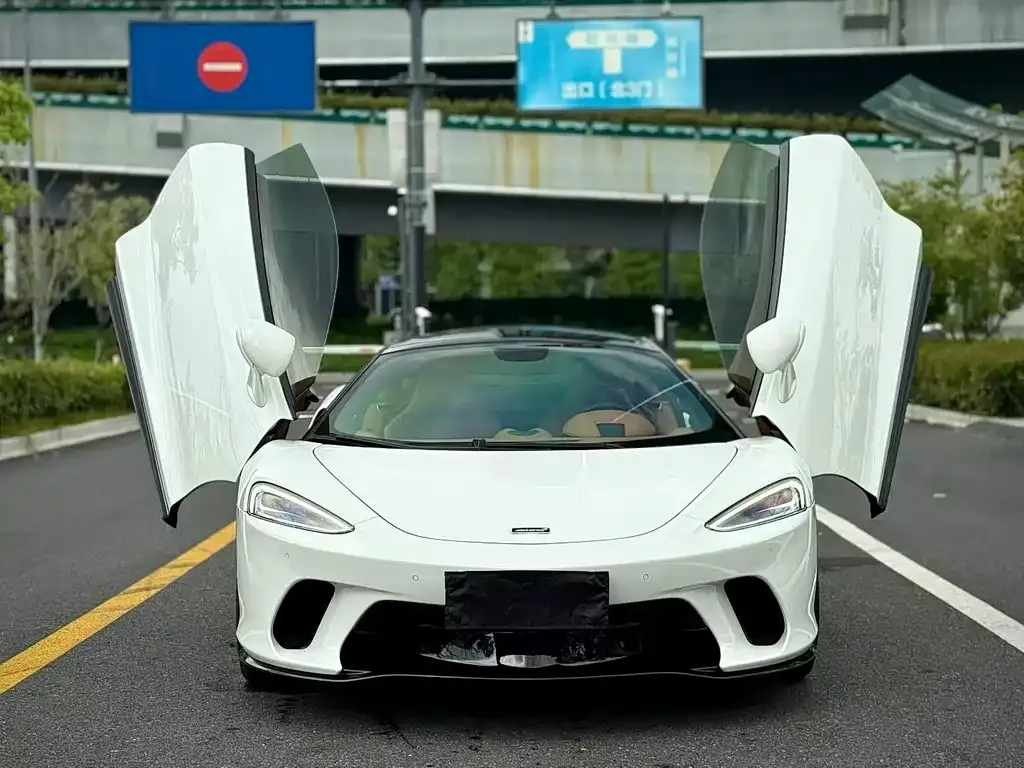 McLaren GT — фото 1