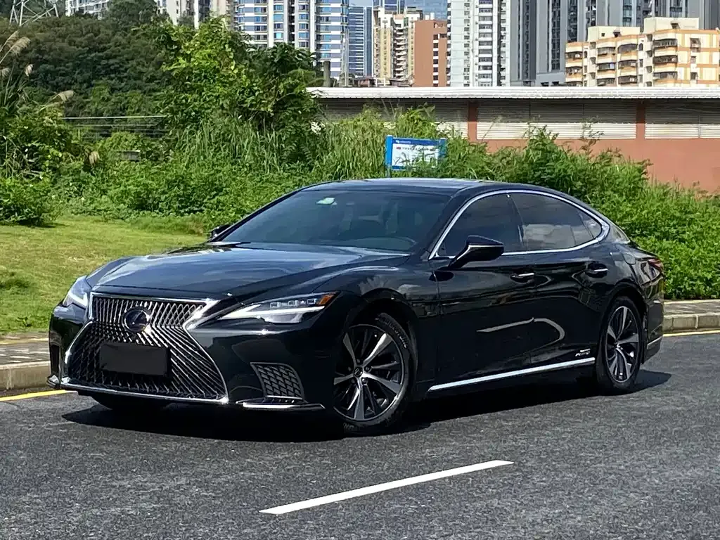 Lexus LS — фото 1