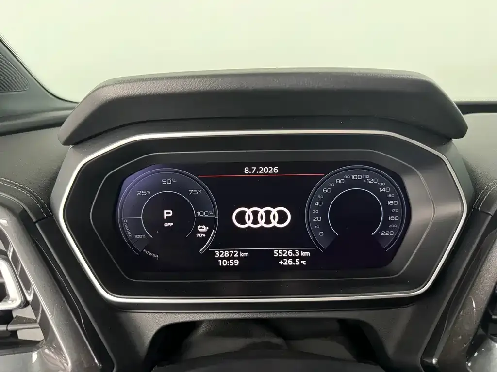 Audi Q4 e-tron — фото 2