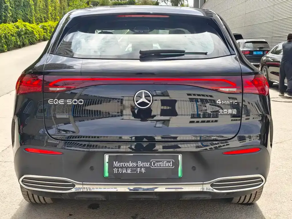 Mercedes-Benz EQE SUV — фото 7
