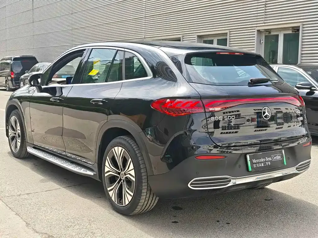 Mercedes-Benz EQE SUV — фото 9
