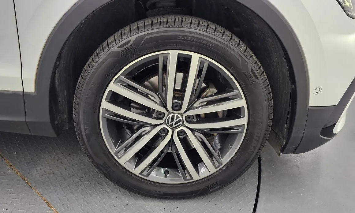 Volkswagen Tiguan — фото 7