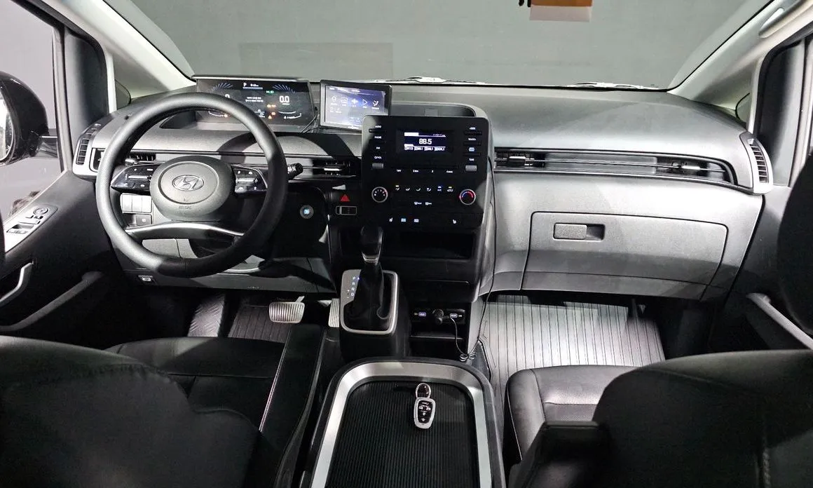 Hyundai Staria — фото 3