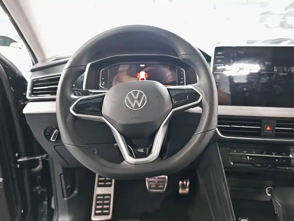 Volkswagen Tiguan L — фото 3