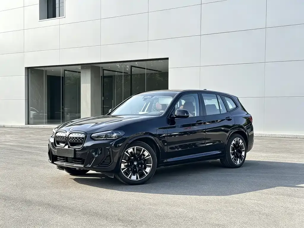 BMW iX3 — фото 1