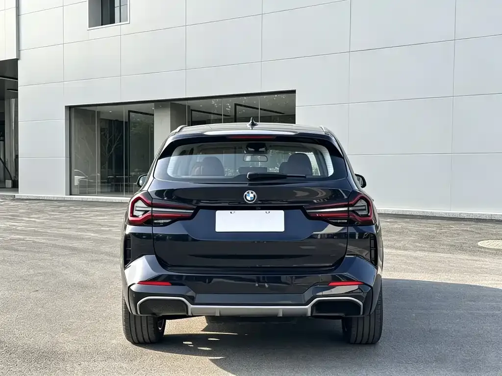 BMW iX3 — фото 7