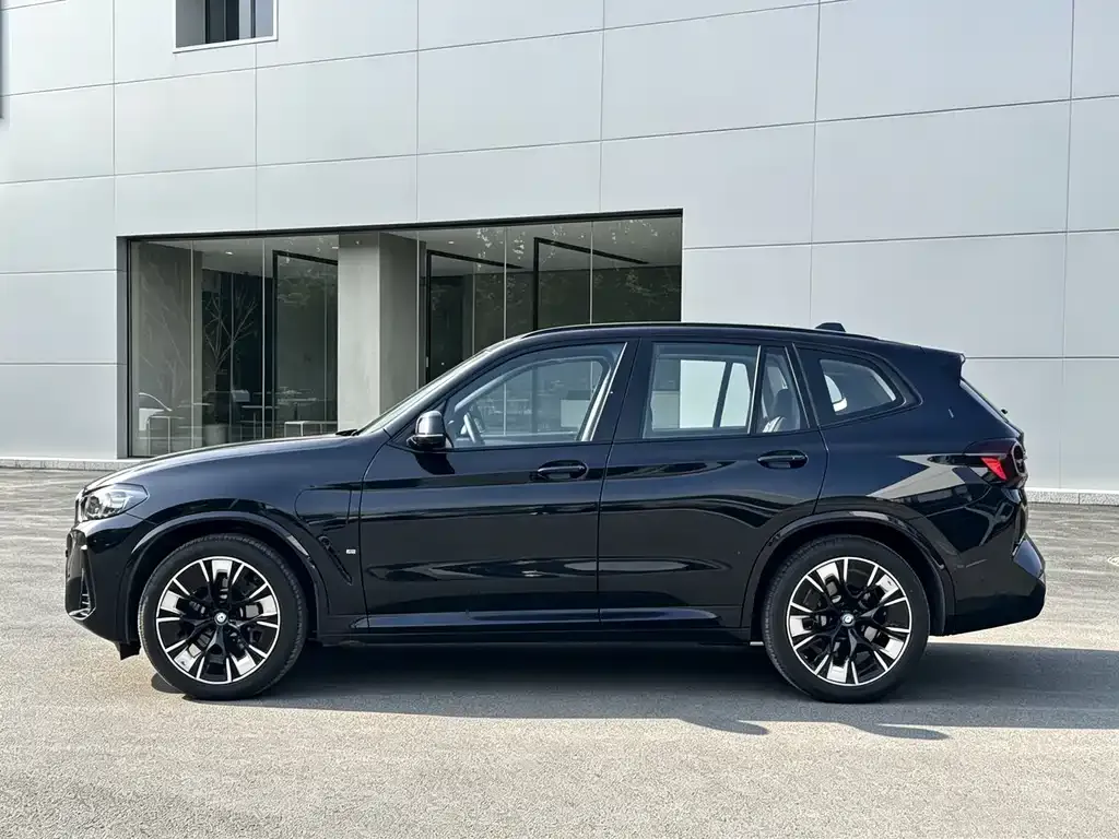 BMW iX3 — фото 4