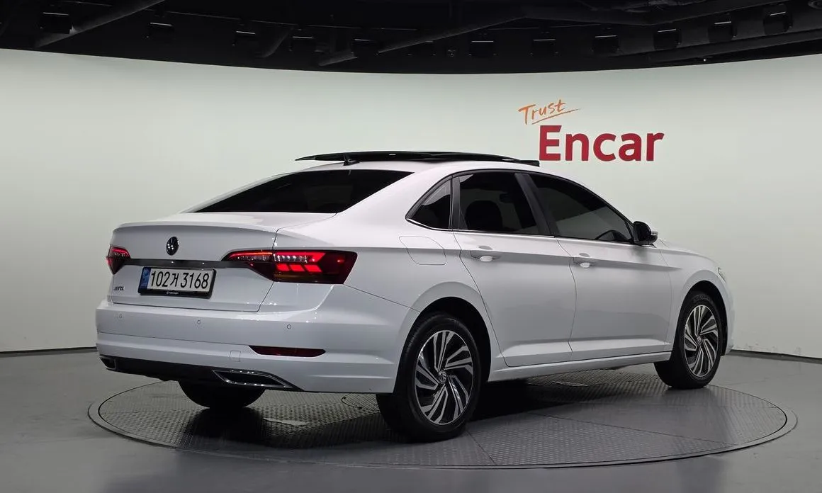 Volkswagen Jetta — фото 5
