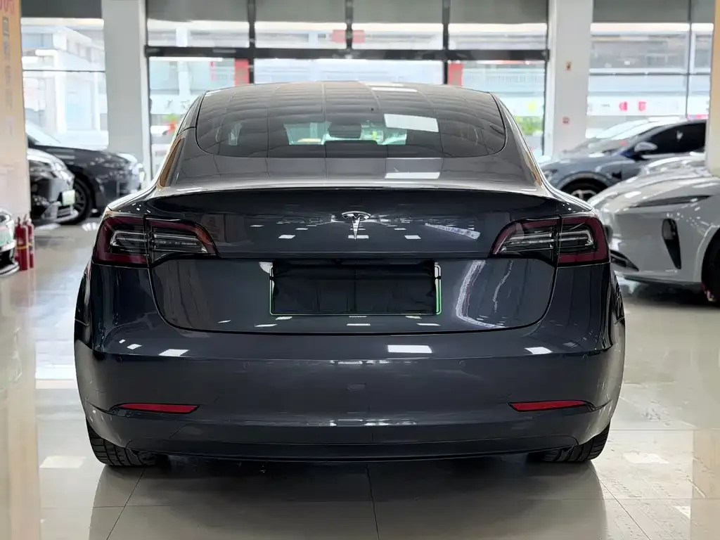 Tesla Model 3 — фото 4