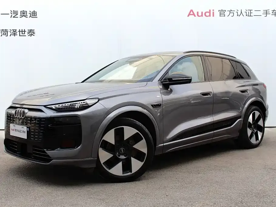 Audi Q6L e-tron — фото 1