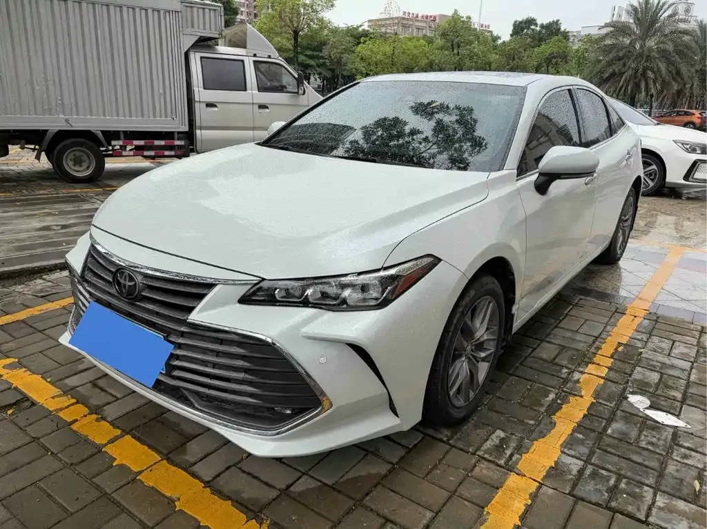 Toyota Avalon — фото 1