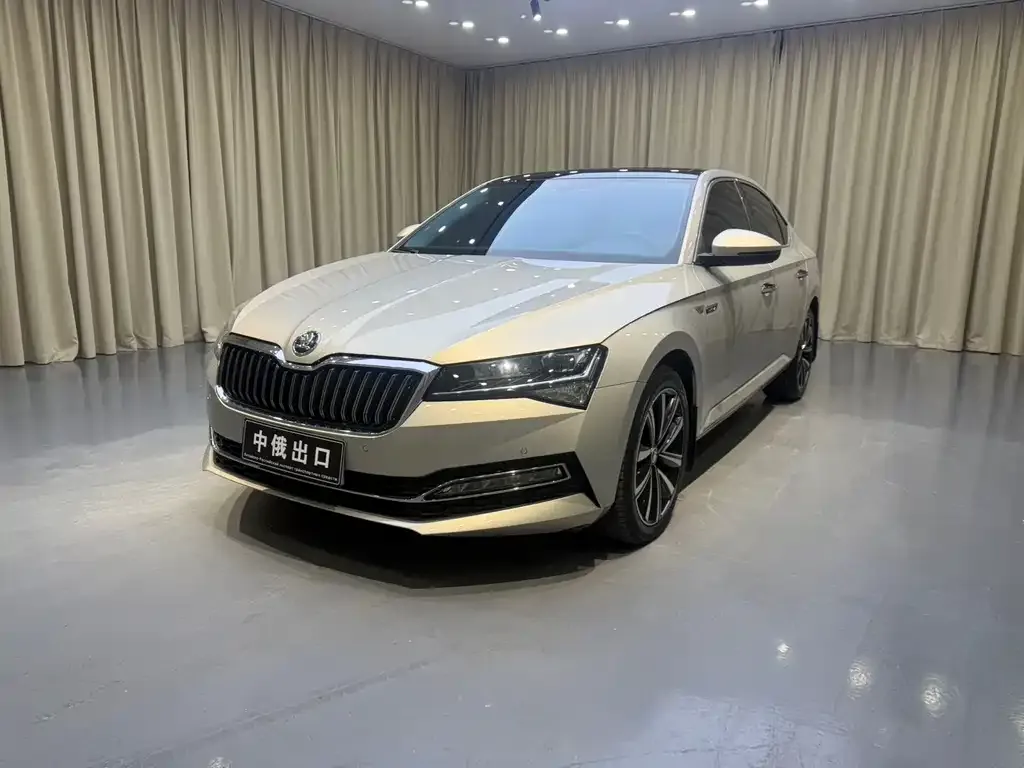 Skoda Superb — фото 1