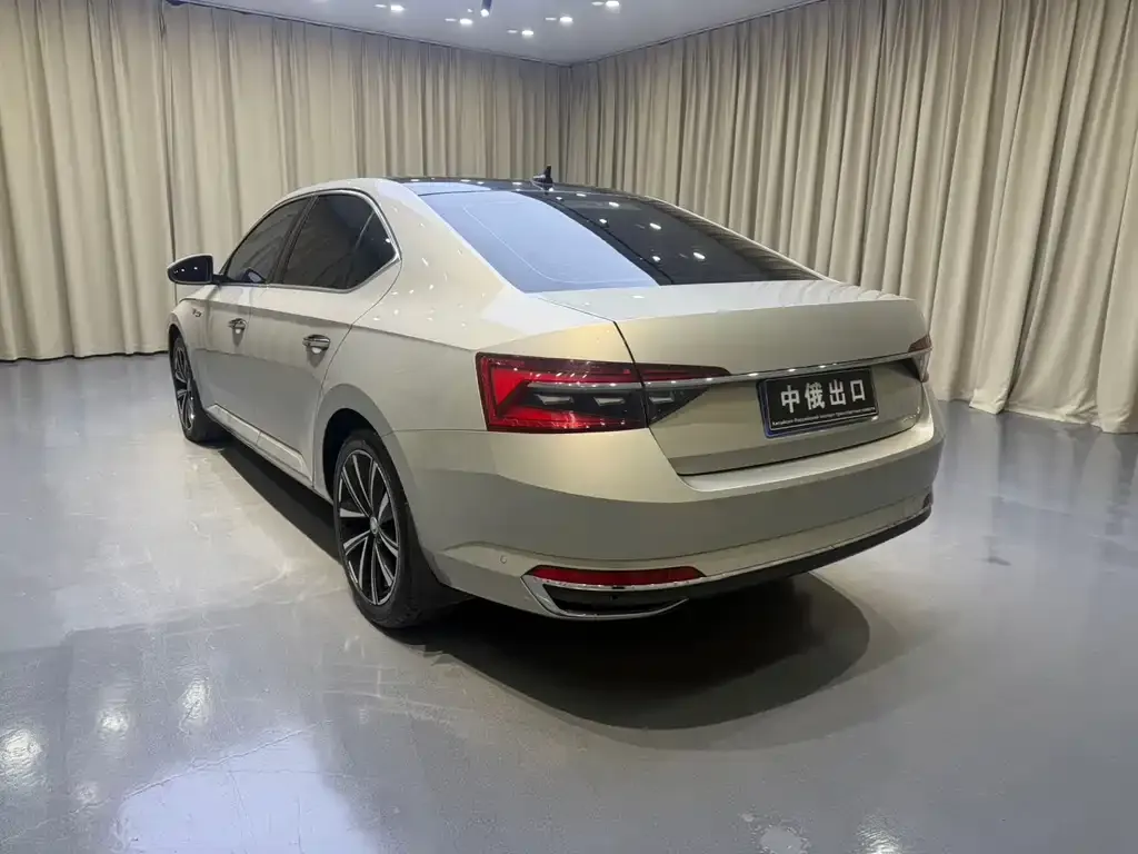 Skoda Superb — фото 7