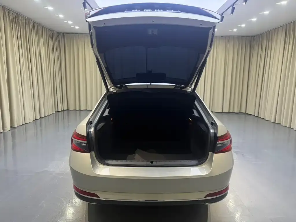 Skoda Superb — фото 3