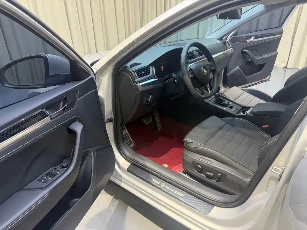 Skoda Superb — фото 8