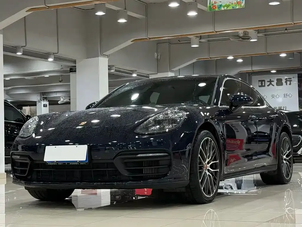 Porsche Panamera — фото 1