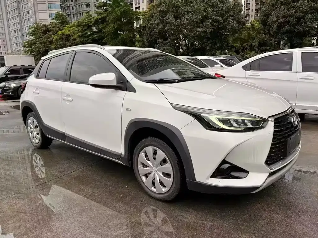 Toyota Yaris L — фото 3