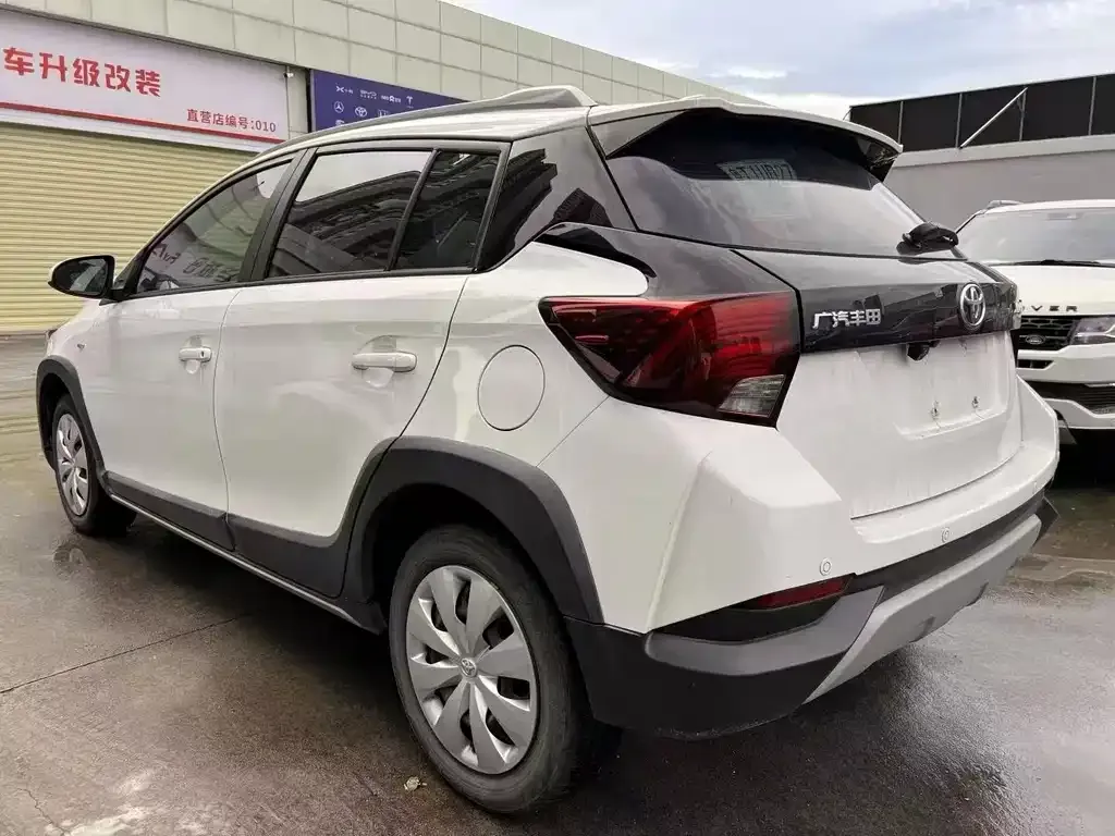 Toyota Yaris L — фото 7