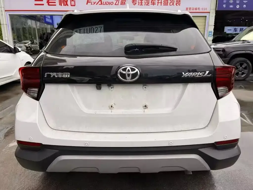 Toyota Yaris L — фото 5