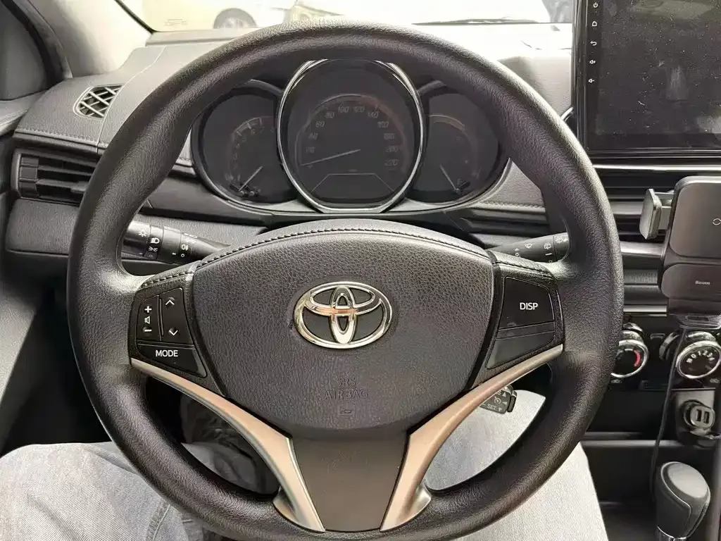 Toyota Yaris L — фото 9
