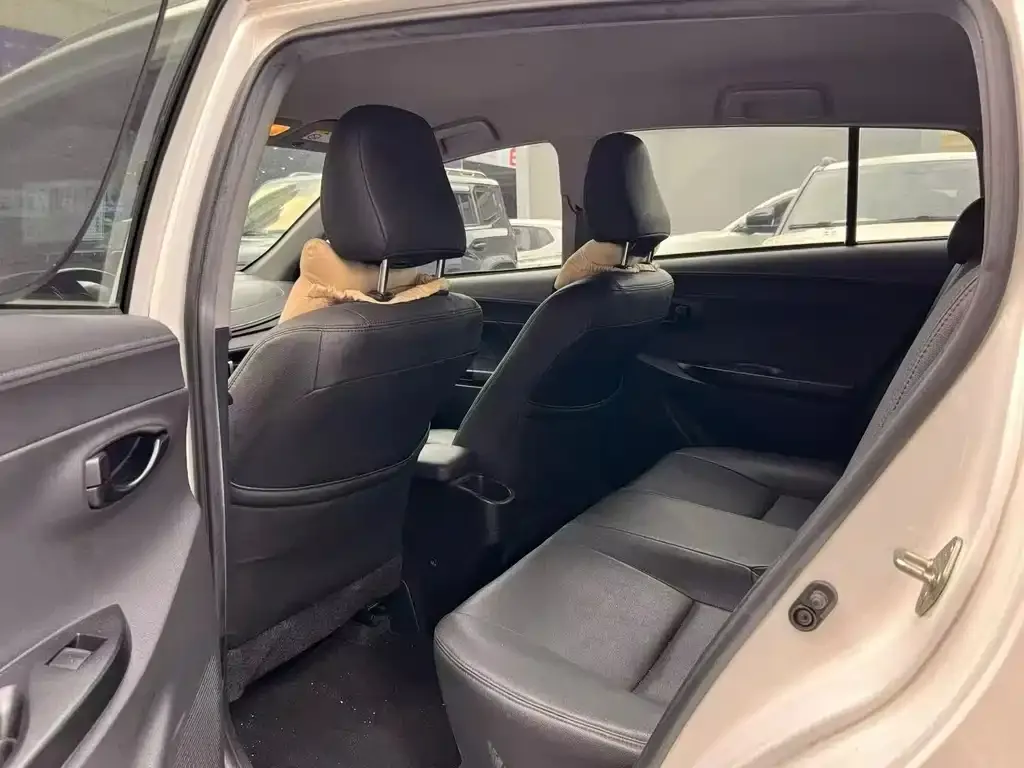 Toyota Yaris L — фото 2