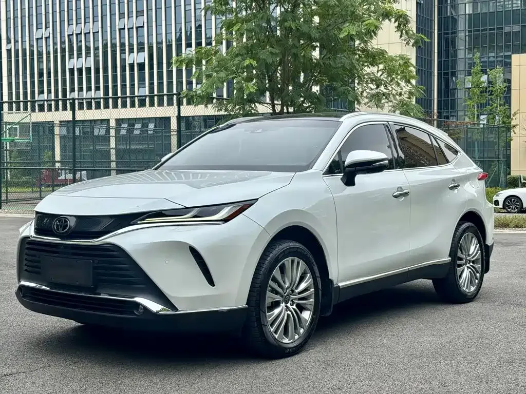 Toyota Harrier — фото 1