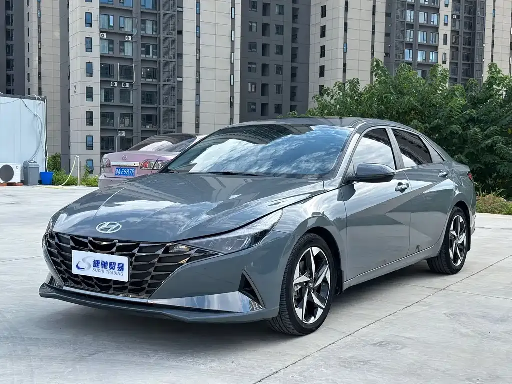 Hyundai Elantra — фото 1