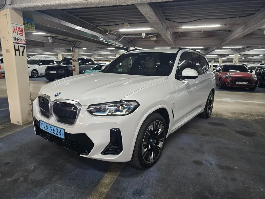 BMW iX3 — фото 1