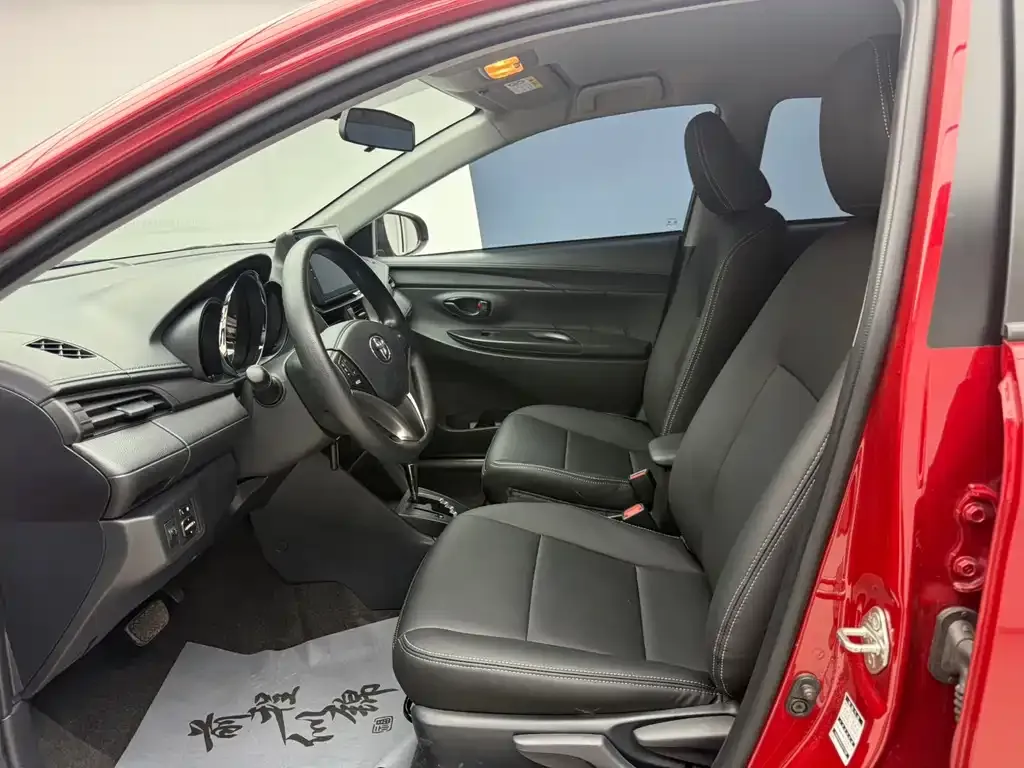 Toyota Yaris L — фото 6