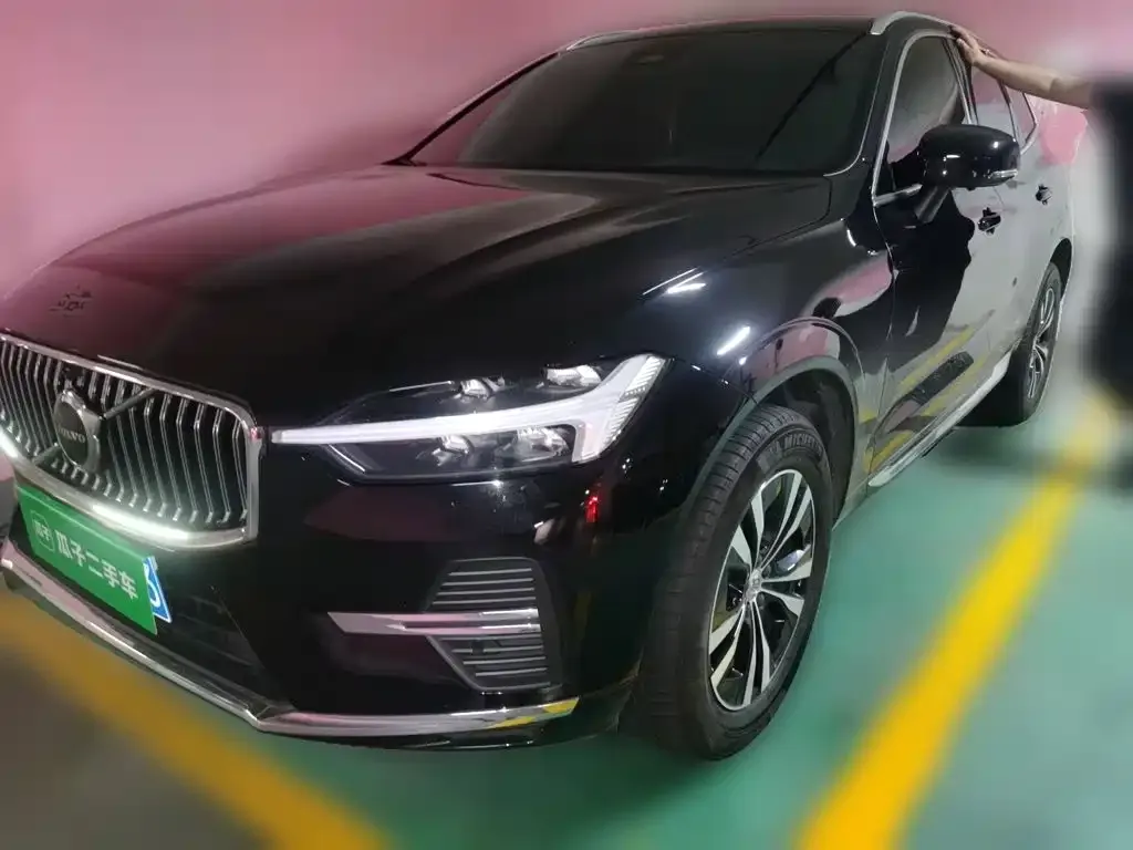Volvo XC60 — фото 1