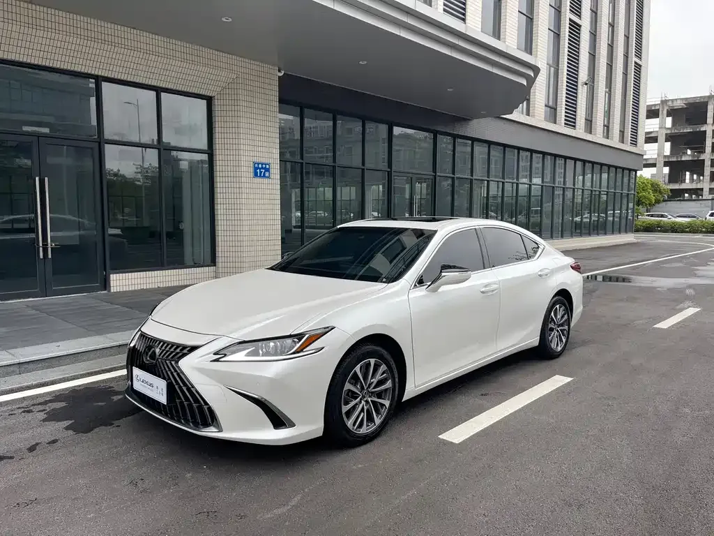 Lexus ES — фото 1