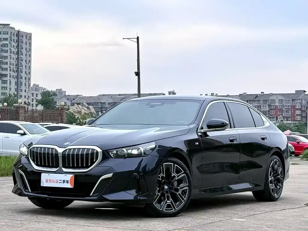 BMW 5 Series — фото 1