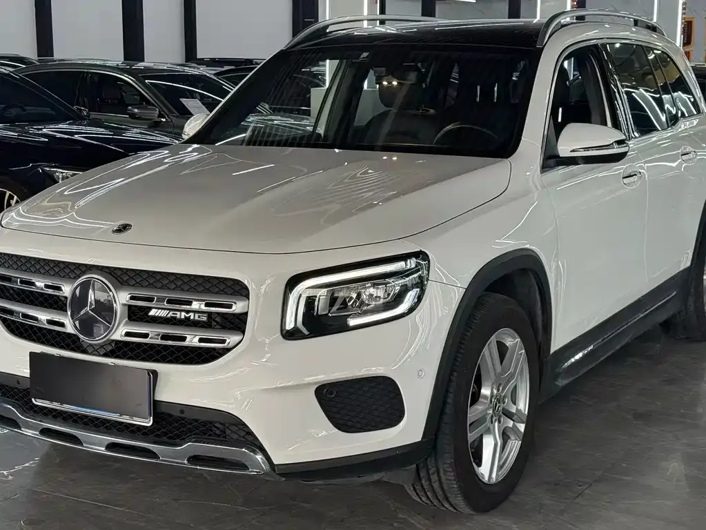 Mercedes-Benz GLB — фото 1