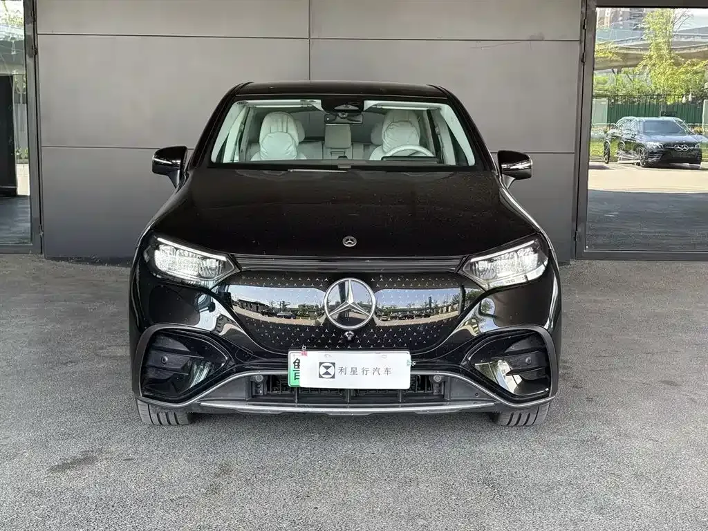 Mercedes-Benz EQE SUV — фото 7