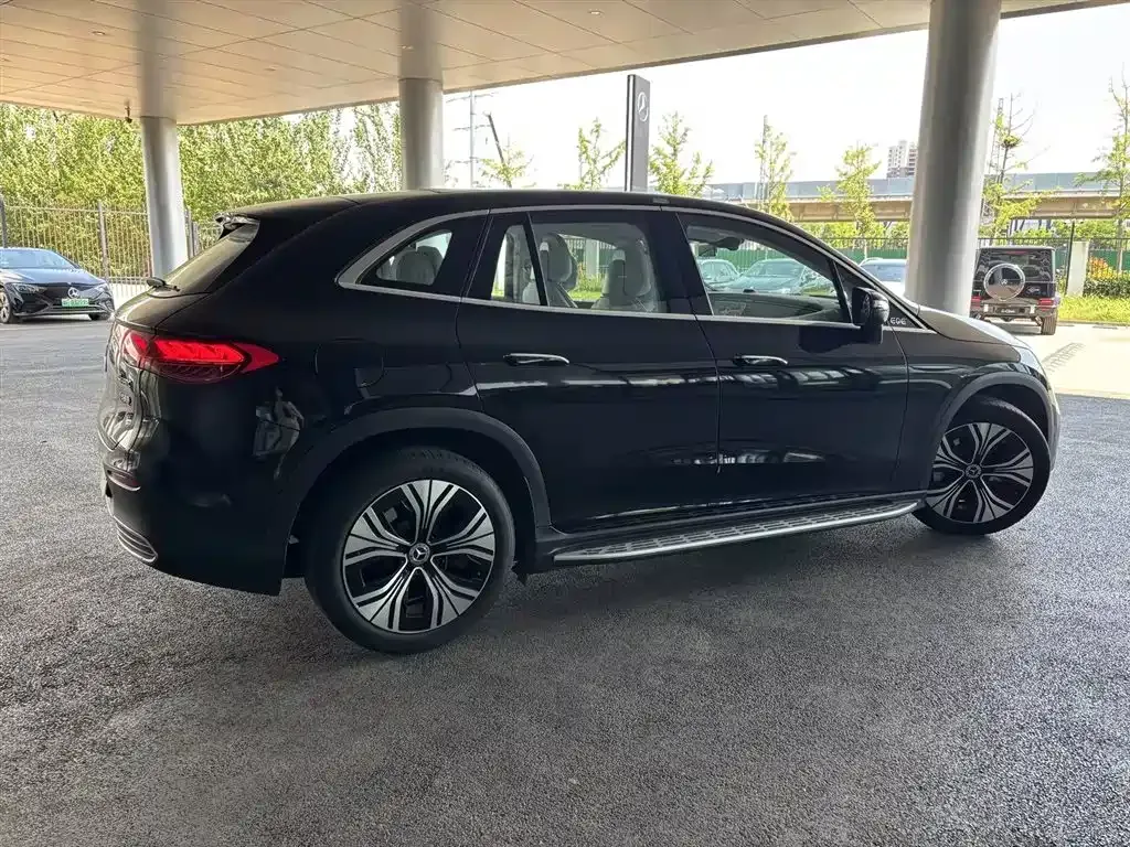 Mercedes-Benz EQE SUV — фото 10