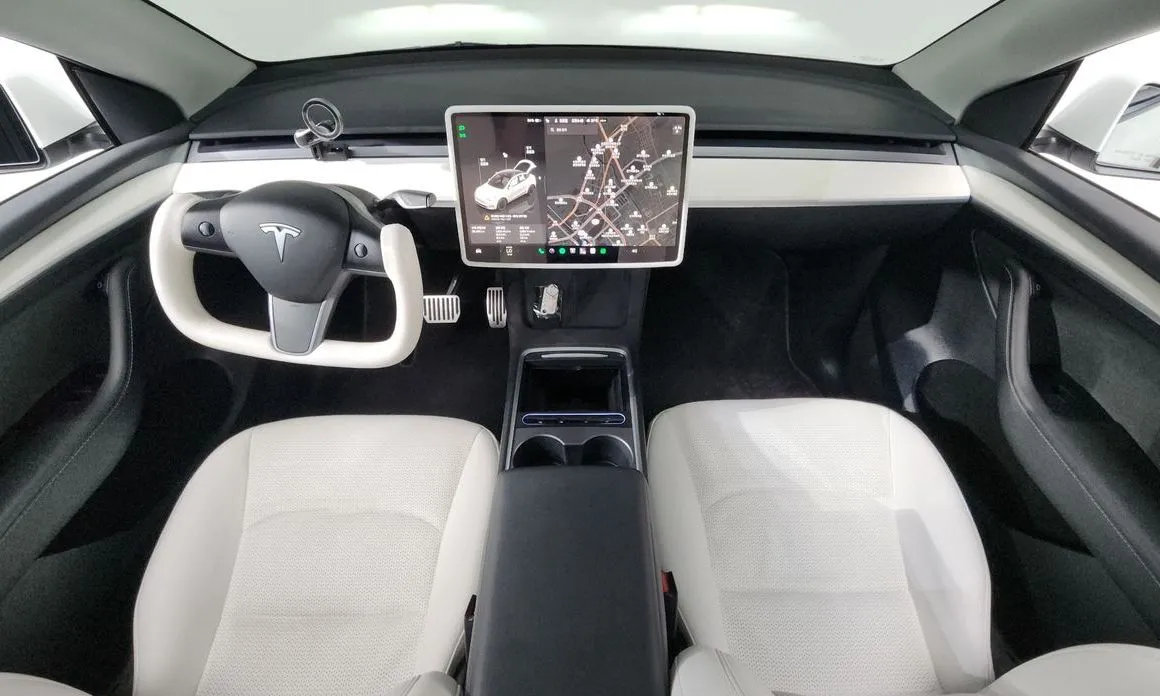 Tesla Model Y — фото 6