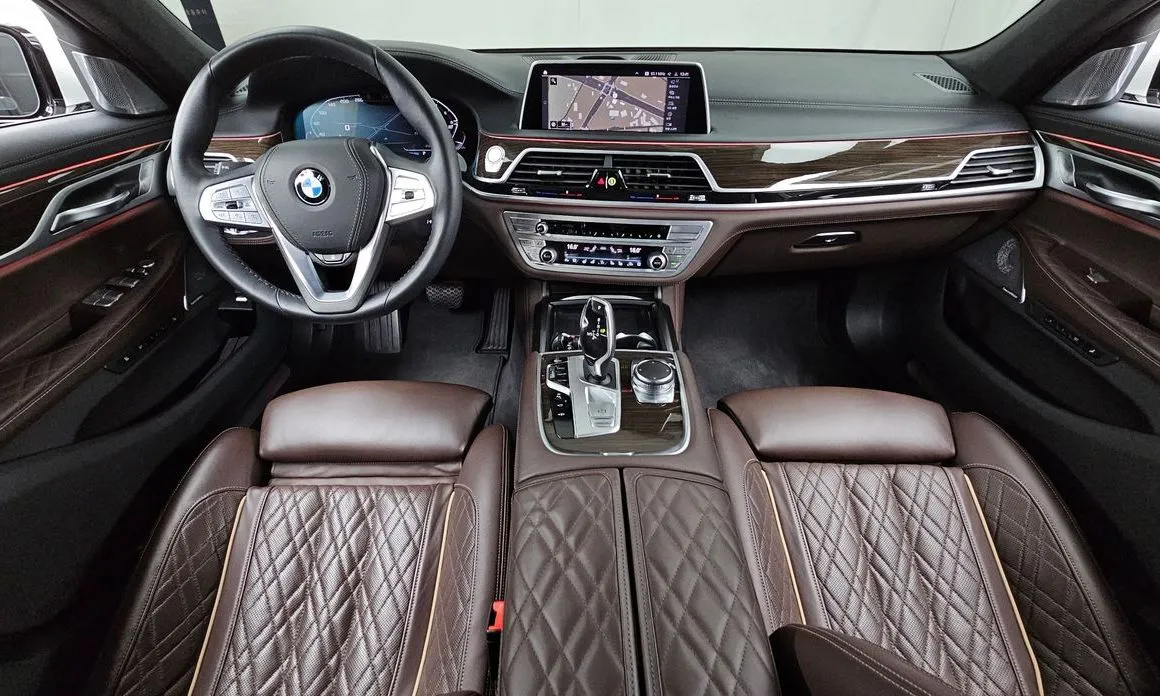 BMW 7-Series — фото 10